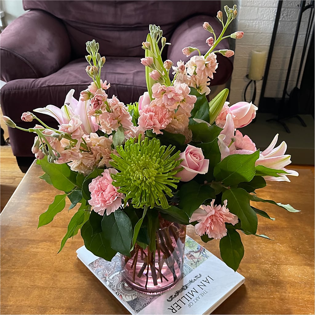 Pretty in Pink Bouquet – Panda Flowers Canada Inc, Calgary AB